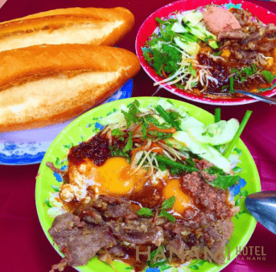Bánh Mì Ốp La Thịt Nướng Bà Nhạn