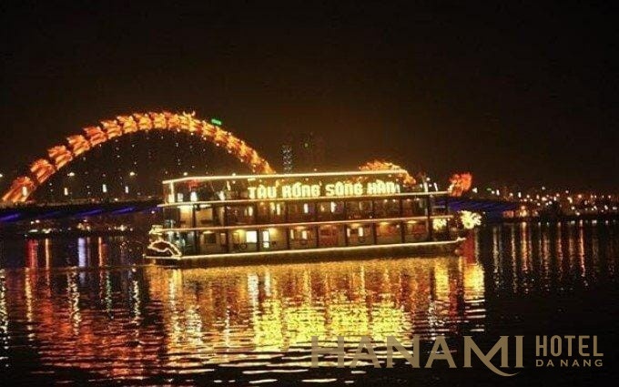 du thuyền sông Hàn Đà Nẵng lung linh trong buổi đêm